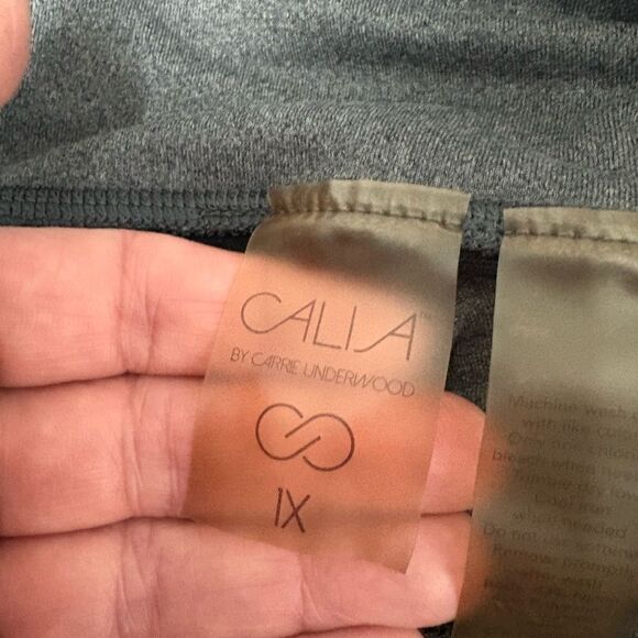 CALIA by Carrie Underwood Gray Cropped/Knee Leggings Size 1X - Picture 2 of 6